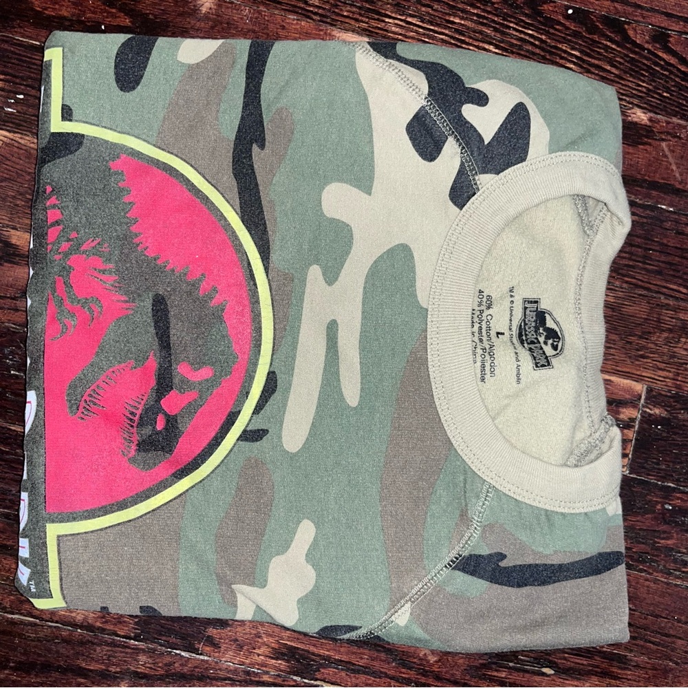 ๐ฆ Jurassic Park Vintage Logo Sweatshirt โ Unisex | Cozy & Retro - Picture 2 of 5